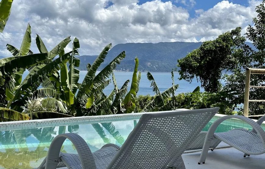 Localizada ao Sul da ilha, no Ponta da Sela, condomínio com quadras de tênis e poliesportiva