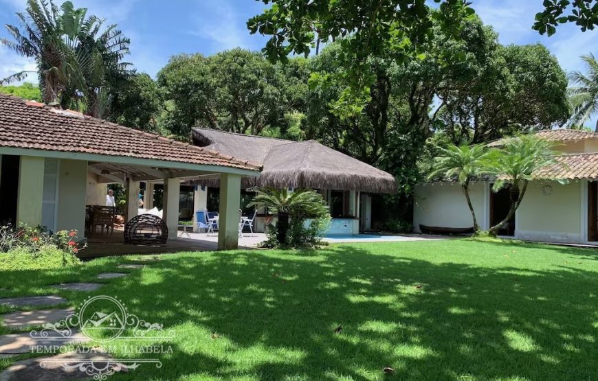 Casa na Praia da Armação, pé na areia em Ihabela.