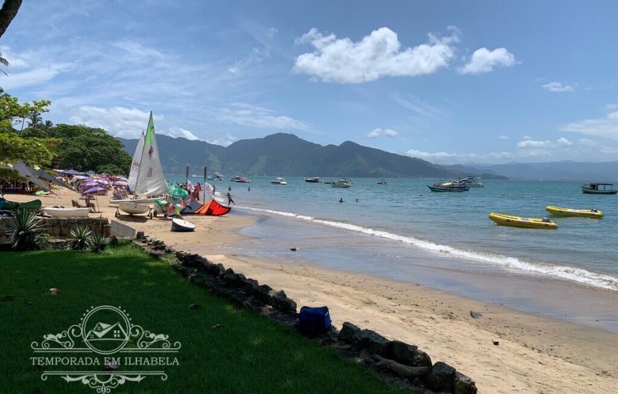 Casa na Praia da Armação, pé na areia em Ihabela.