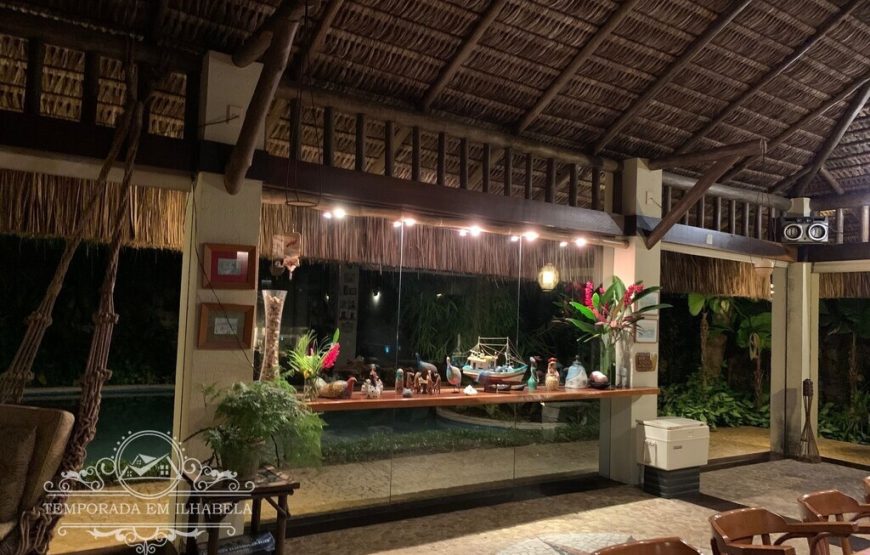 Casa na Praia da Armação, pé na areia em Ihabela.