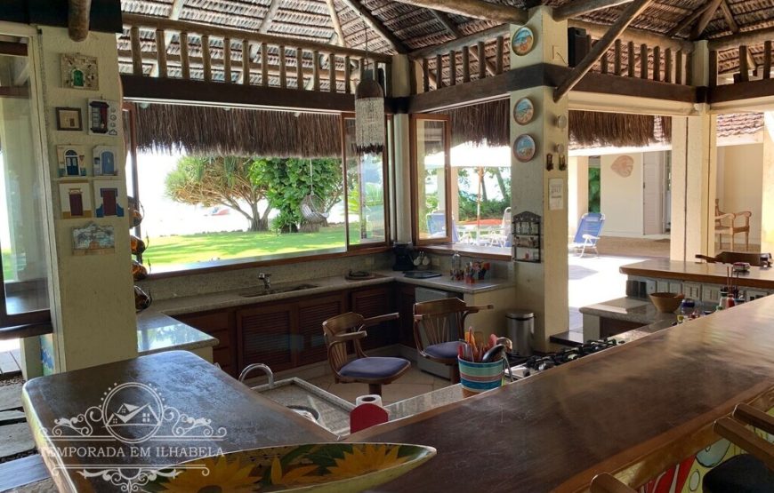 Casa na Praia da Armação, pé na areia em Ihabela.