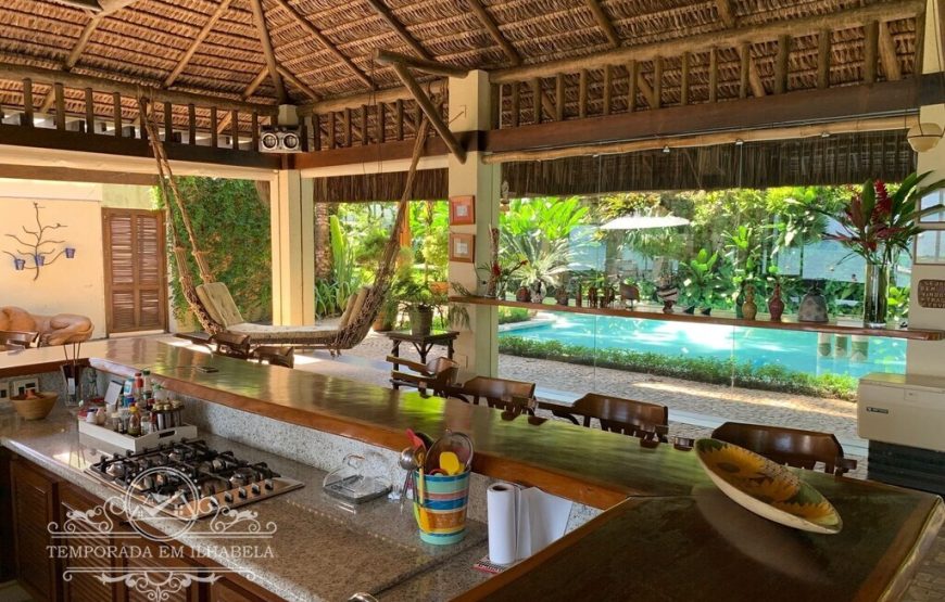 Casa na Praia da Armação, pé na areia em Ihabela.