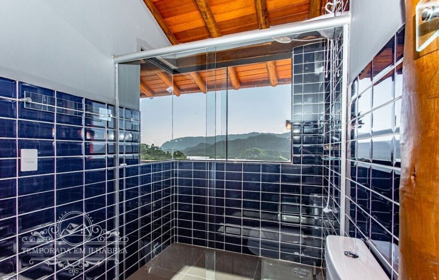 Linda casa com vista panorâmica e piscina de borda infinita – Casa Piuva