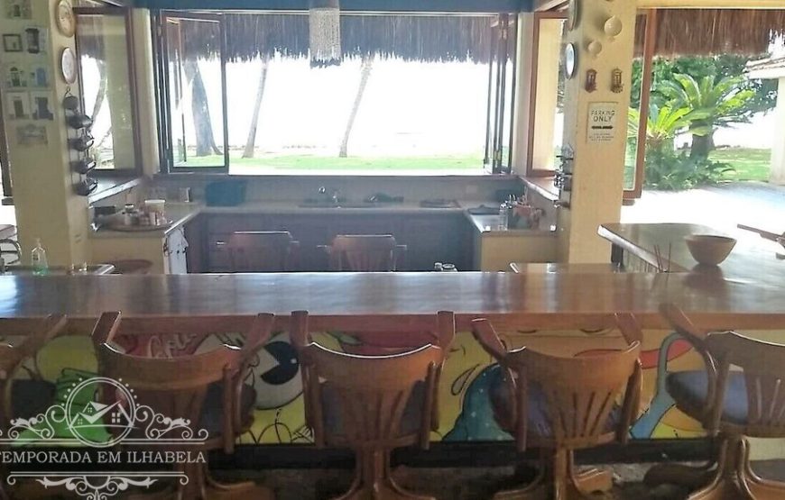 Casa na Praia da Armação, pé na areia em Ihabela.