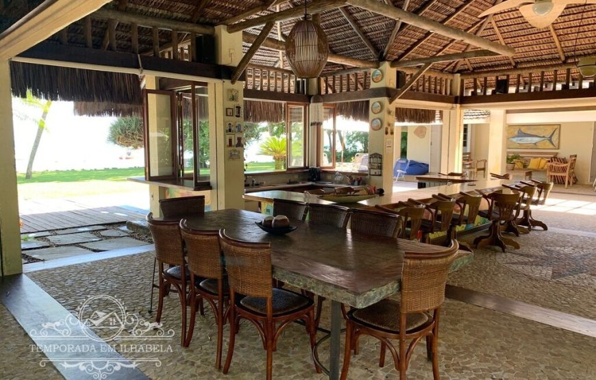 Casa na Praia da Armação, pé na areia em Ihabela.