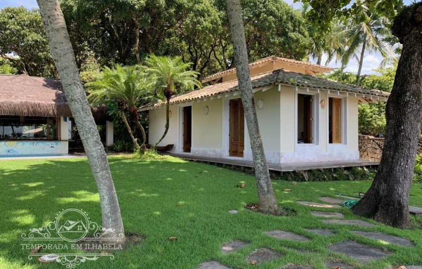 Casa na Praia da Armação, pé na areia em Ihabela.