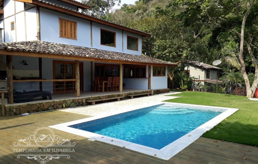 Linda casa no Piúva para até 08 pessoas a 600 metros da Praia Ilha das cabras.