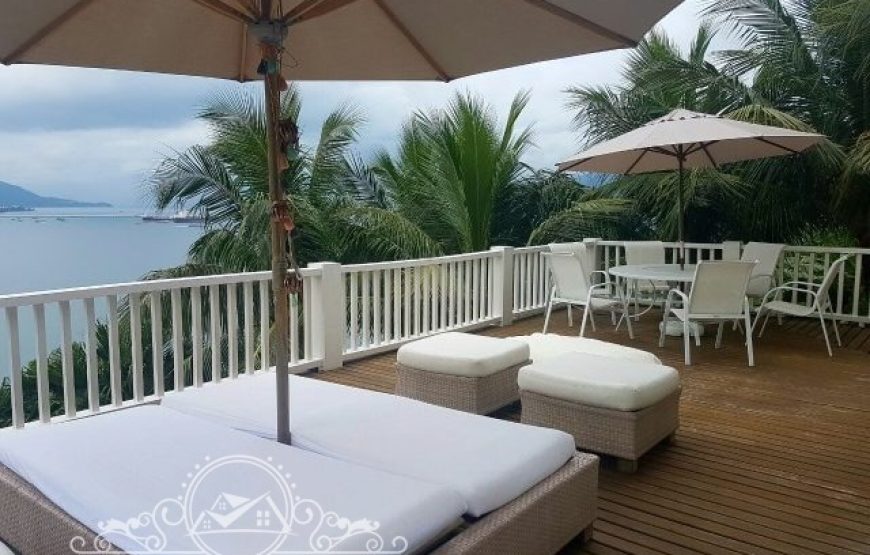 Casa luxuosa,com linda vista para o mar, piscina e sauna  sul, Ilhabela