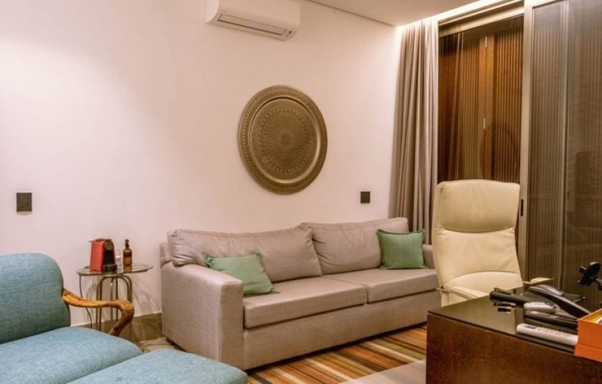 Casa luxuosa com 6 ampas e lindas suites, todas com vista para o mar